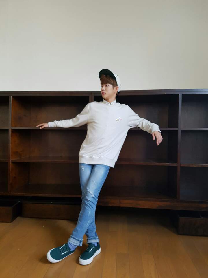 행님~ ♡24번째♡ 생일이시네요~ 진심으로 축하드리고 이제는 다리긴척 말고 정말로 길어집시다♡ 사랑해요~ 
#아스트로 #HAPPYMJDAY 
#LOVE_U_BRO #진진
#태어나줘서777번더감사MJ