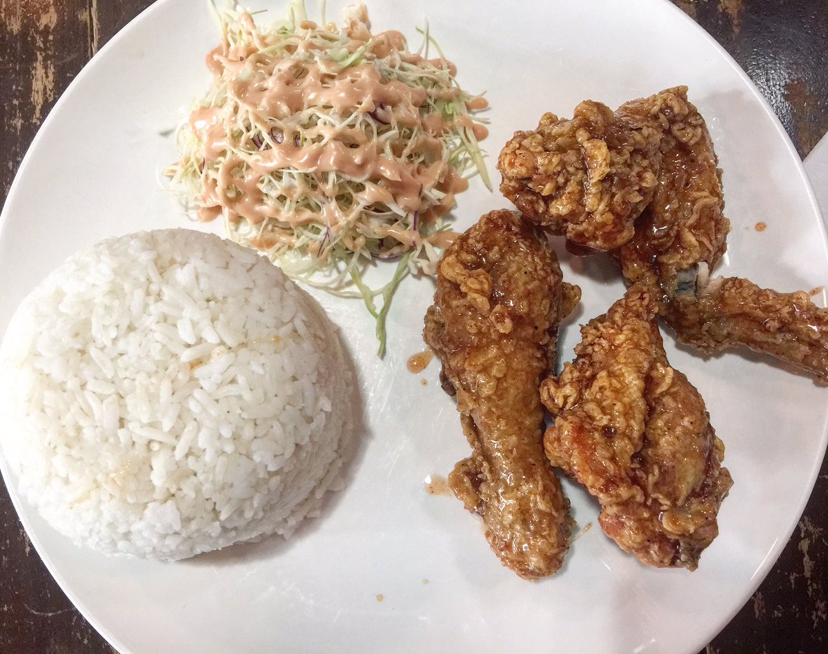 RaffyPekson's tweet photo. #Brunner = #Breakfast + #Lunch + #Dinner | Chicken &amp; Beer #latepost #burgoscircle #bgc #korean #restaurant #food #foodie #pekson https://t.co/3ze45b8IEl