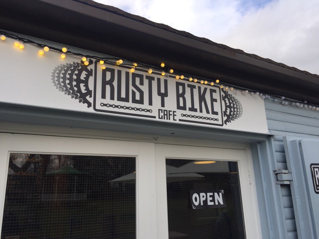 out_of_synch's tweet photo. Coffee time at the park #rustybike https://t.co/OpiUwjxsDJ