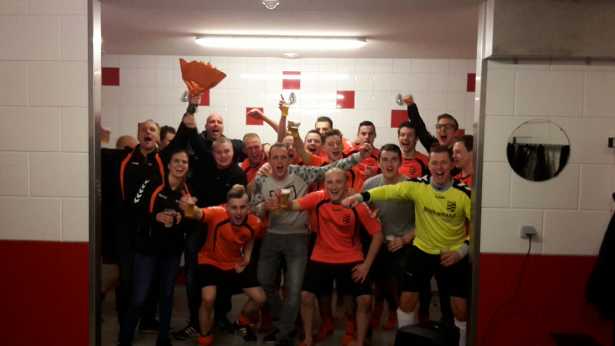 dannyleerdam's tweet photo. Met @JONGHSSC de derby bij @scEverstein met 0-1 gewonnen + periodetitel behaald. Op naar de reserve 1e klasse! https://t.co/I6eyZchLeb
