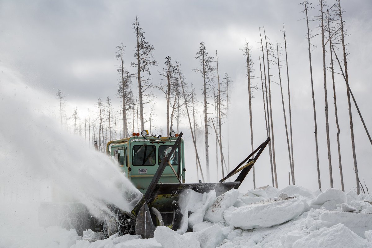 YellowstoneNPS's tweet image. A sure sign of spring as roads begin closing to oversnow travel: full schedule at bit.ly/2m5N6kA.