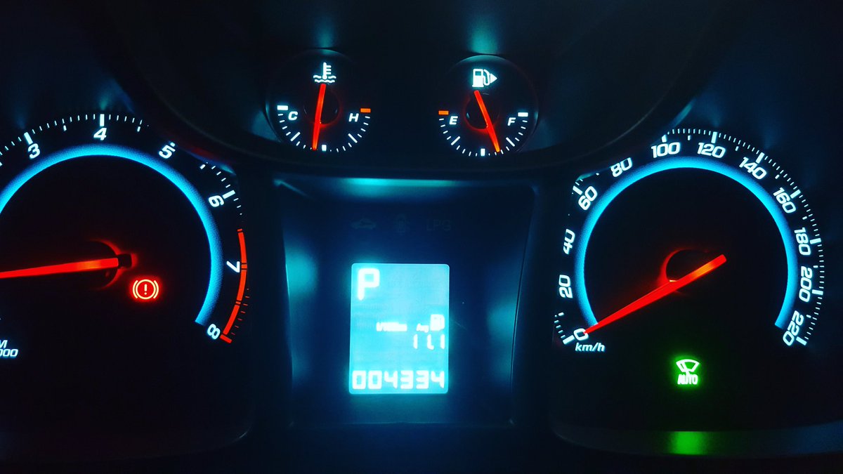 andrewtwx's tweet photo. My dash... like it in Blue

#smartphonephotography #note5 #chevy #orlando #cardash #likeitinblue https://t.co/Z17ndEQNyV