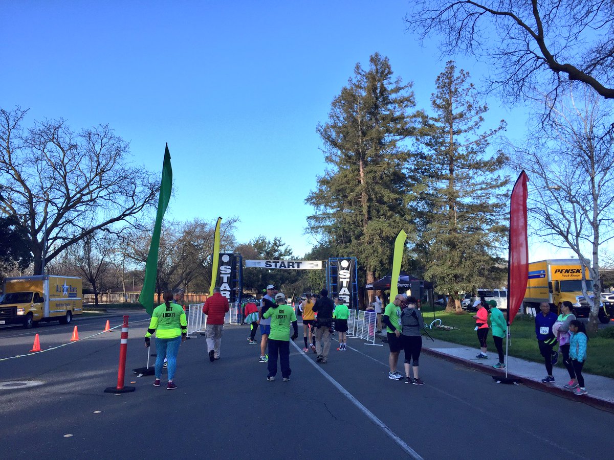 runhikenplay's tweet photo. At the start of the #DavisLuckyRun!! https://t.co/lEBv1ZYirr