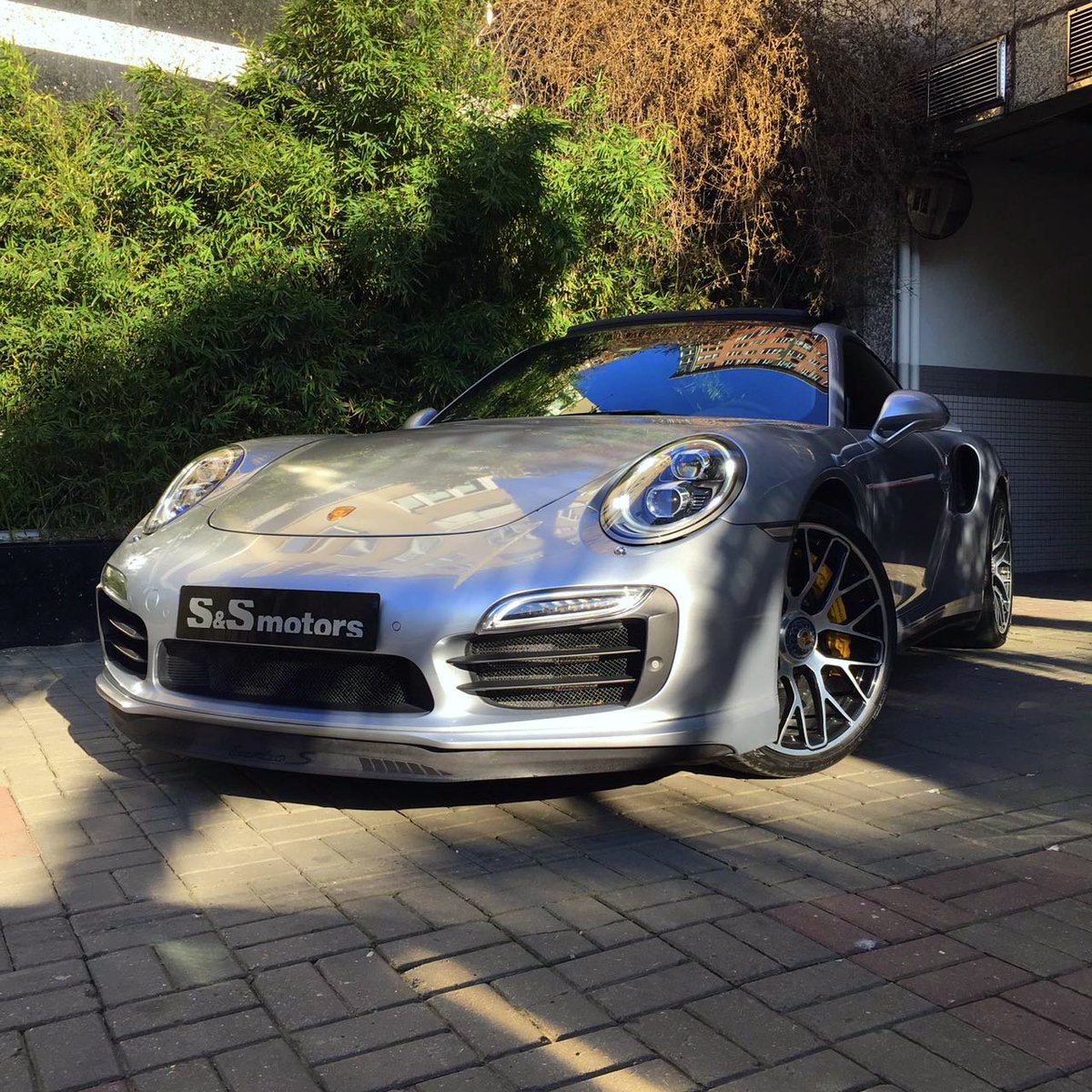 SSmotors's tweet photo. #991911TurboS #ThereIsNoSubstitude #CeramicBrakes #PerformanceForAllWeather #biggestselection #biggestcollection #nowhereelse https://t.co/3xjnho4qwB