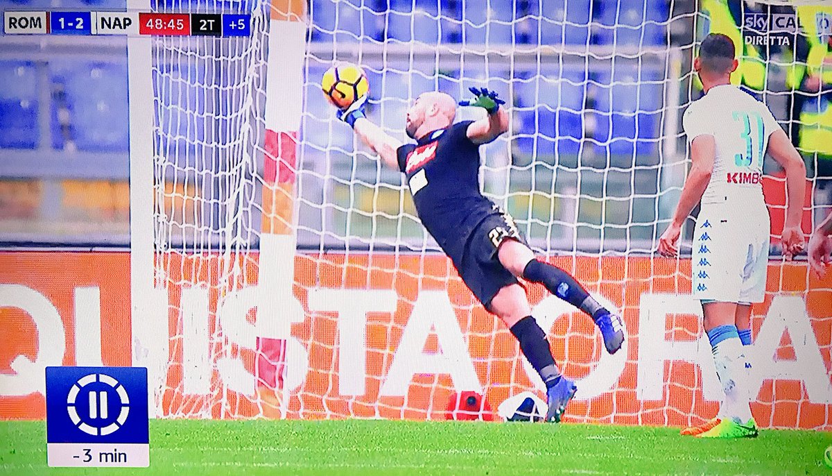 #Reina in controtempo spaventoso 🚌. Ne fece una simile salva-risultato su Miranda, a partita finita.

#RomaNapoli