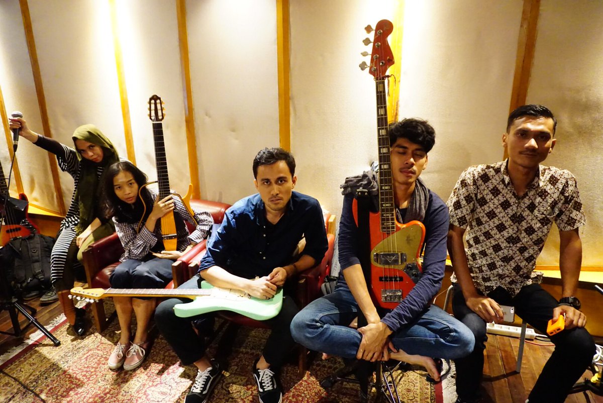 Hollywood Nobody || cc: <a href="/hollynobody/">Hollywood Nobody</a>