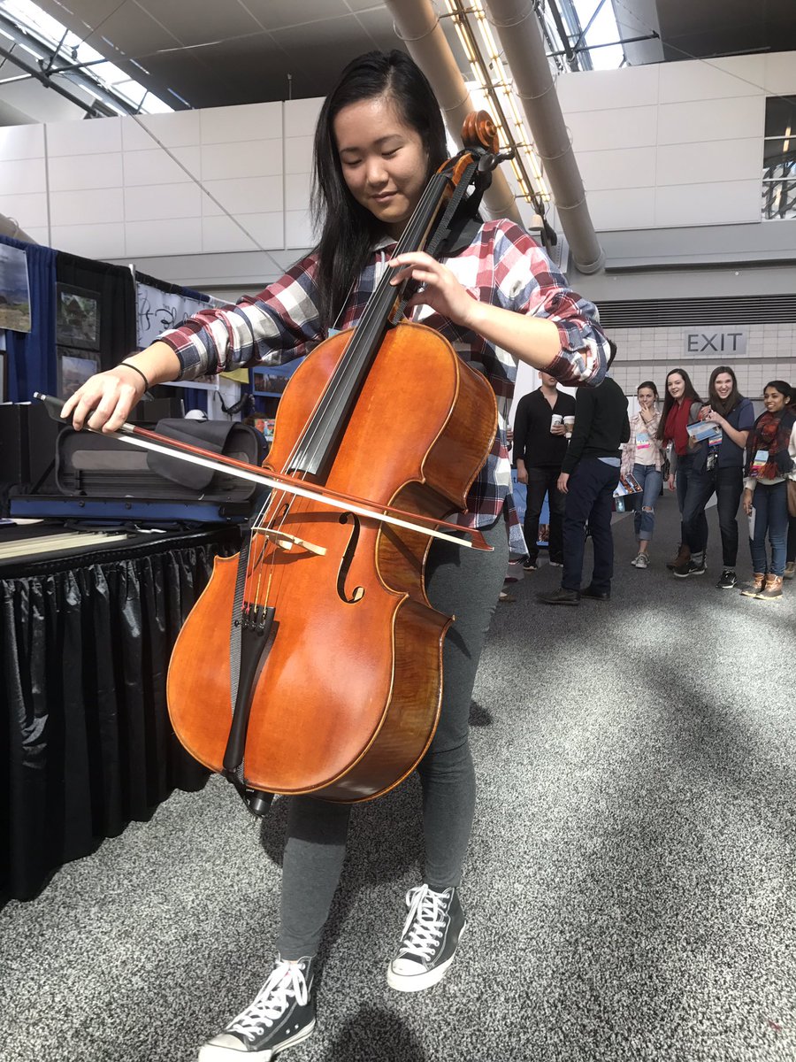 hdvorchestra's tweet photo. Having mass amounts of fun exploring the convention #shosty #sholliowya #summercamps 🎻 https://t.co/ZboyplUrih