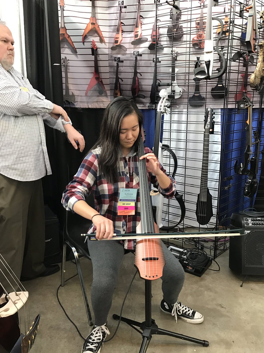 hdvorchestra's tweet photo. Having mass amounts of fun exploring the convention #shosty #sholliowya #summercamps 🎻 https://t.co/ZboyplUrih