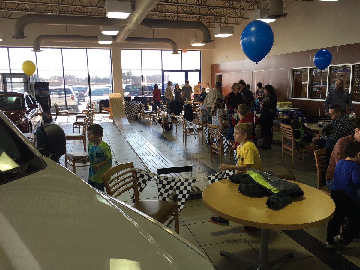 AndyMohrFordLM's tweet image. #BoyScouts Pack 394 minutes away from starting their #PinewoodDerby here at #AndyMohr #Ford!
