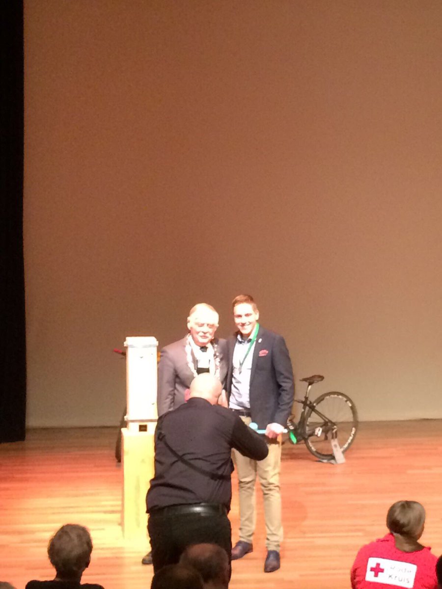 ValleienVeluwe's tweet photo. 'Onze' @JohannesvdPoel ontving vandaag een #pluim voor zijn inzet voor #water #trots 👍🏻#waterschap #ambassadeur #lintje voor jongeren https://t.co/38ruSxF4xK