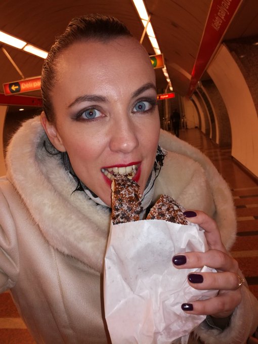 Miammm les g&acirc;teaux de Budapest ! #cake #Budapest https://t.co/PgpJnTjxuZ<a href="/tag/cake"class="tags">#cake</a><a href="/tag/budapest"class="tags">#Budapest</a>