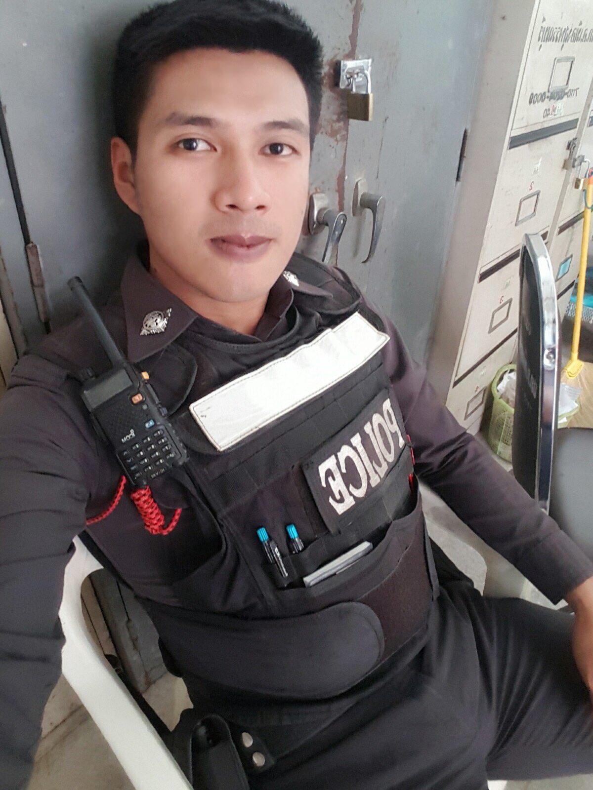 ผงฟู on Twitter: "เป็นตำรวจที่ไม่ชอบโชว์ควยเลยจริงๆ5 https://t.co