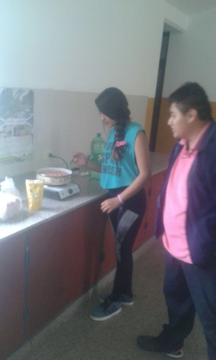 luuzmac's tweet photo. Almuerzo en el Caj 5148 #AmamosLoQueHacemos @SilvanaFiliu @5148Caj @aniberruezo @notiCAJ @VivianaMTarifa https://t.co/j2tv3hfs6b