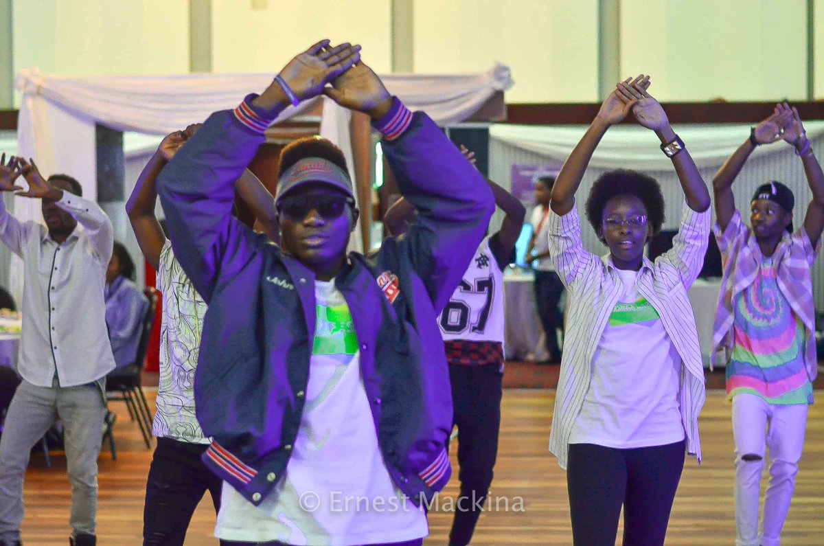 ernestmac54's tweet photo. #TechFestZw Day 5 would not have been what it shaped up to be without the #FlashMob crew
@TimothySD @umhlanga @curateByo @TeriStreets https://t.co/AKvvYz0H5v