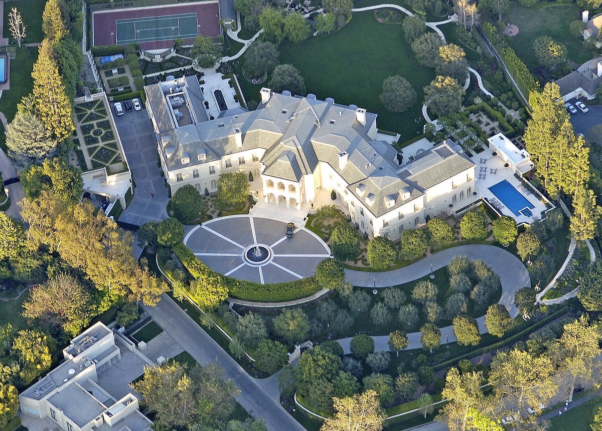 WORLDSTARHIPHOP on X: Beyoncé & Jay Z's new $200,000,000 home in  Holmes Hills is the largest home in California and the third largest home  in the US.  / X