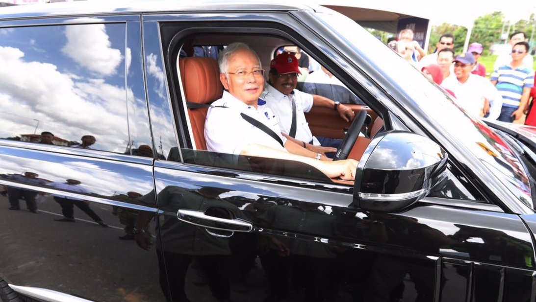 PM Pandu kereta Sendiri: Ronda-ronda Di Sabah