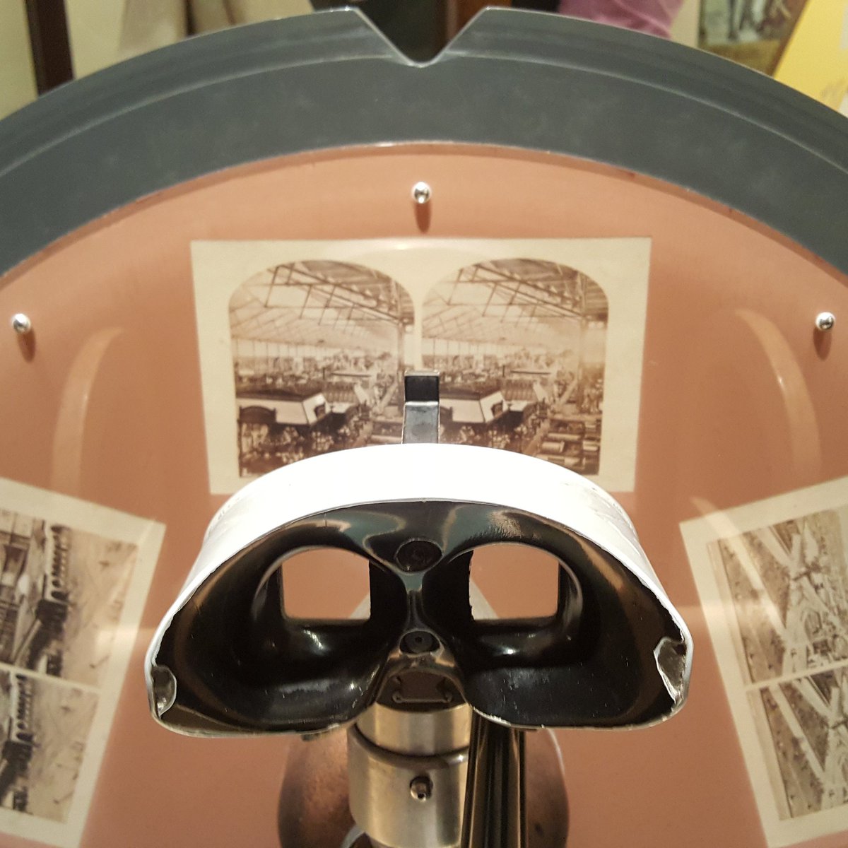 algorithmicist's tweet image. VeeR Goggles version 0.001