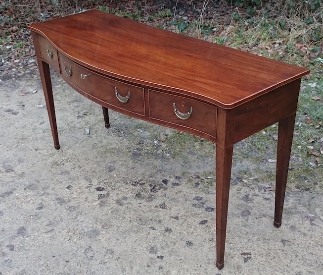 HaresAntiques's tweet image. #Antique #antiques #servingtable #sideboard #antiquesideboard #mahogany #antiquemahogany #Georgian #18thcentury circa 1790 £5,800 (69&quot; wide)
