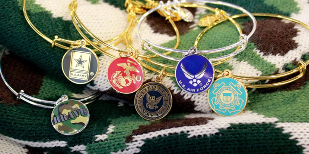 alexandani's tweet photo. Sending a virtual hug to our fearless heroes. Retweet this to help pass the hug on! #hugaGIday #armedforces > https://t.co/V79KmGmPIQ https://t.co/VaEoXVJdiU