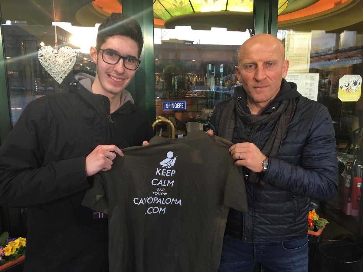 Cayo_Paloma's tweet photo. #foto con #MassimilianoSambugaro #Sambu10 #calcio #Freestyle https://t.co/bgYvbXllap