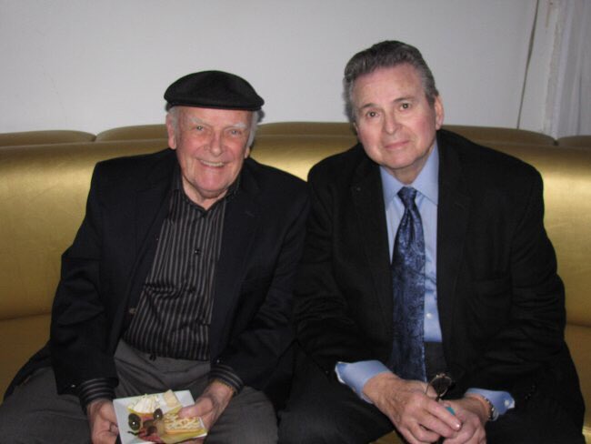 3/1/11 - John Ingle & Stuart Damon @avsupperclub for an event for Stuart's son. So happy I caught this. John Ingle was the sweetest. #GH 😥