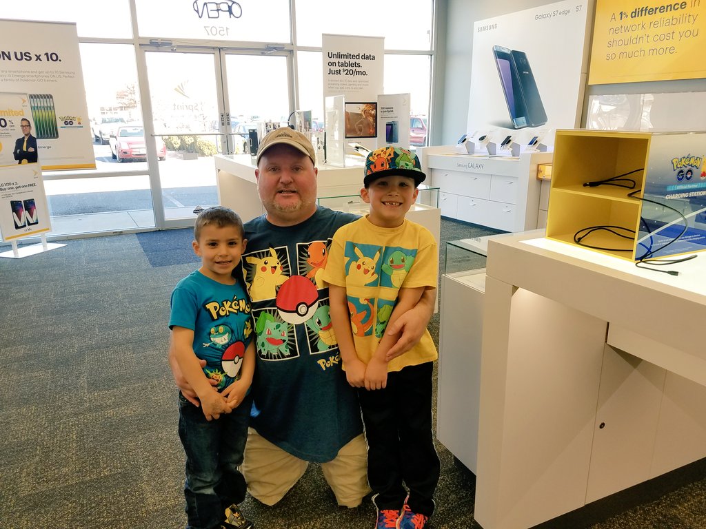 WL_HUT's tweet photo. These guys came prepared to enjoy our @sprint Pokestop! @PlainsRD @wl_byoung @TimMiller44 @JohnnyCroney @Pkushn @WL_News https://t.co/UXkCr6AXLa
