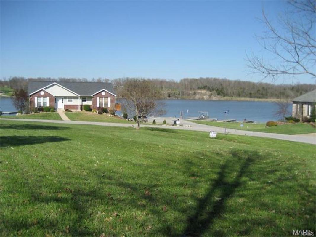 RemaxStLouisMO's tweet photo. We are looking for a buyer on 10211 Village Drive #Foristell #MO #realestate https://t.co/CgxyuOkhVe https://t.co/XUUd36Jtkm