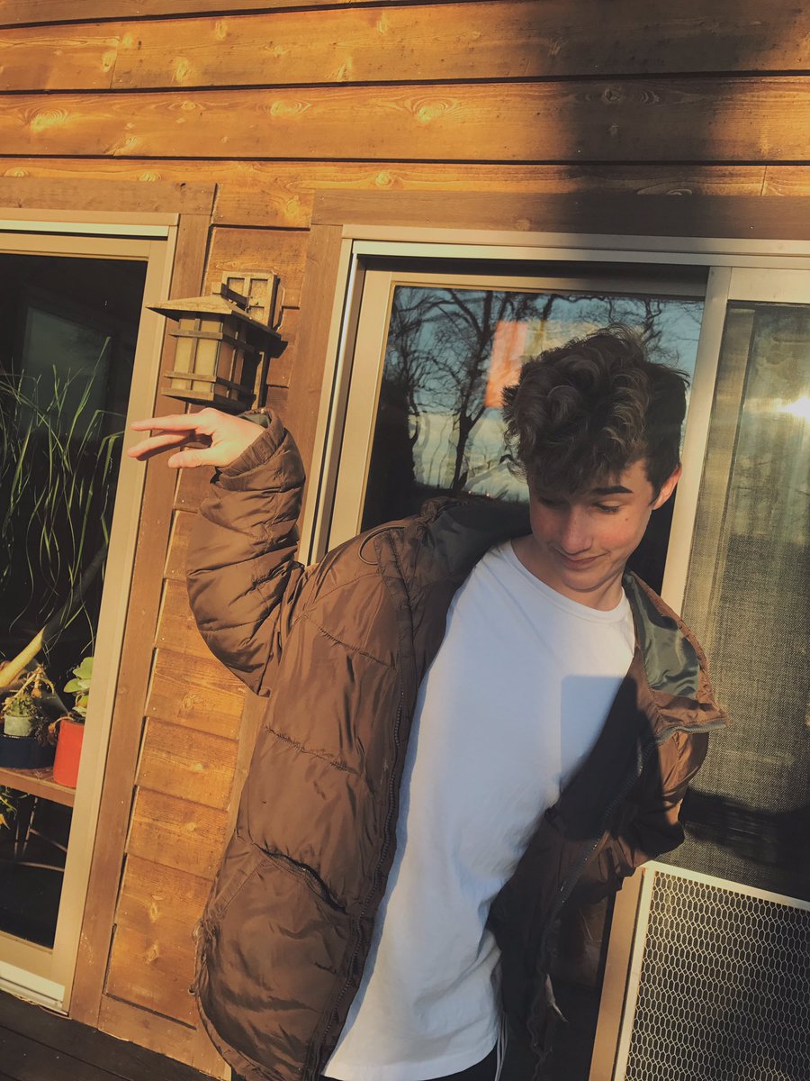 HunterRowland's tweet photo. The two different sides to me 😂❤ https://t.co/6qg2CgdfOe