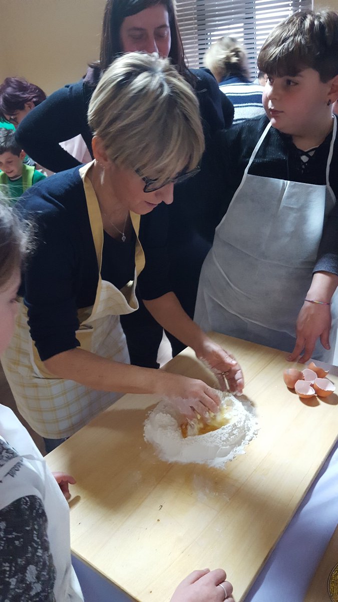 LaMariottina's tweet image. Oggi a Sigillo in cucina con la tecnologia #coderdojosigillo #Digitalerosa #algoritmi