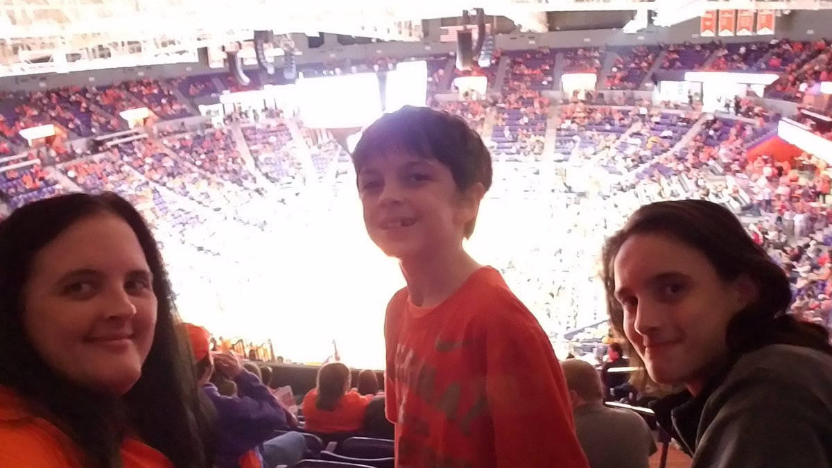 mcahn2001's tweet photo. Go Tigers!!! #TigerWellFans https://t.co/KOs20AsGKc