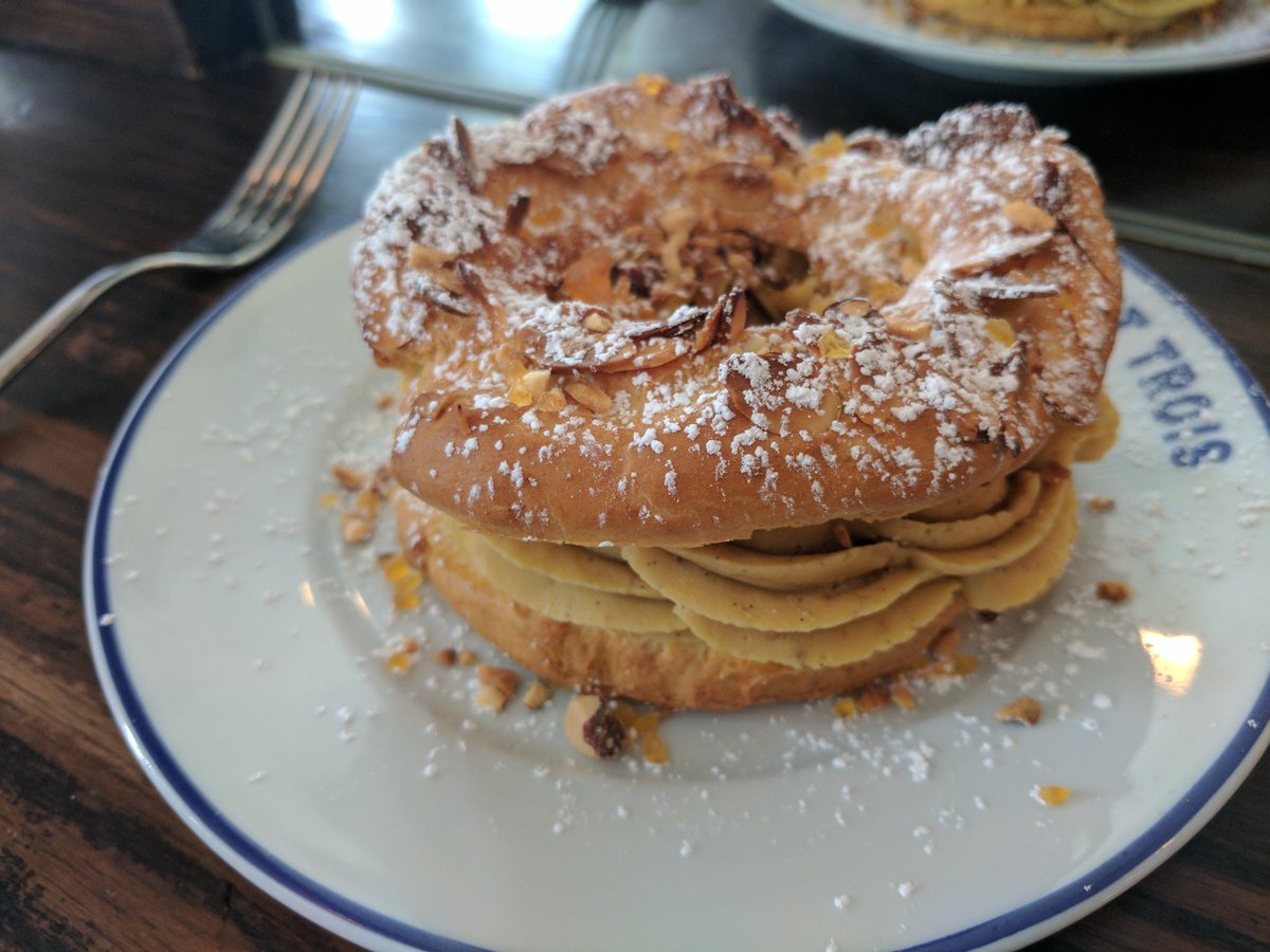 CaroPardilla's tweet photo. Not brunchy food @PetittroisLA but don't care. So good! That #bigmec! https://t.co/6yEaK3R6ao