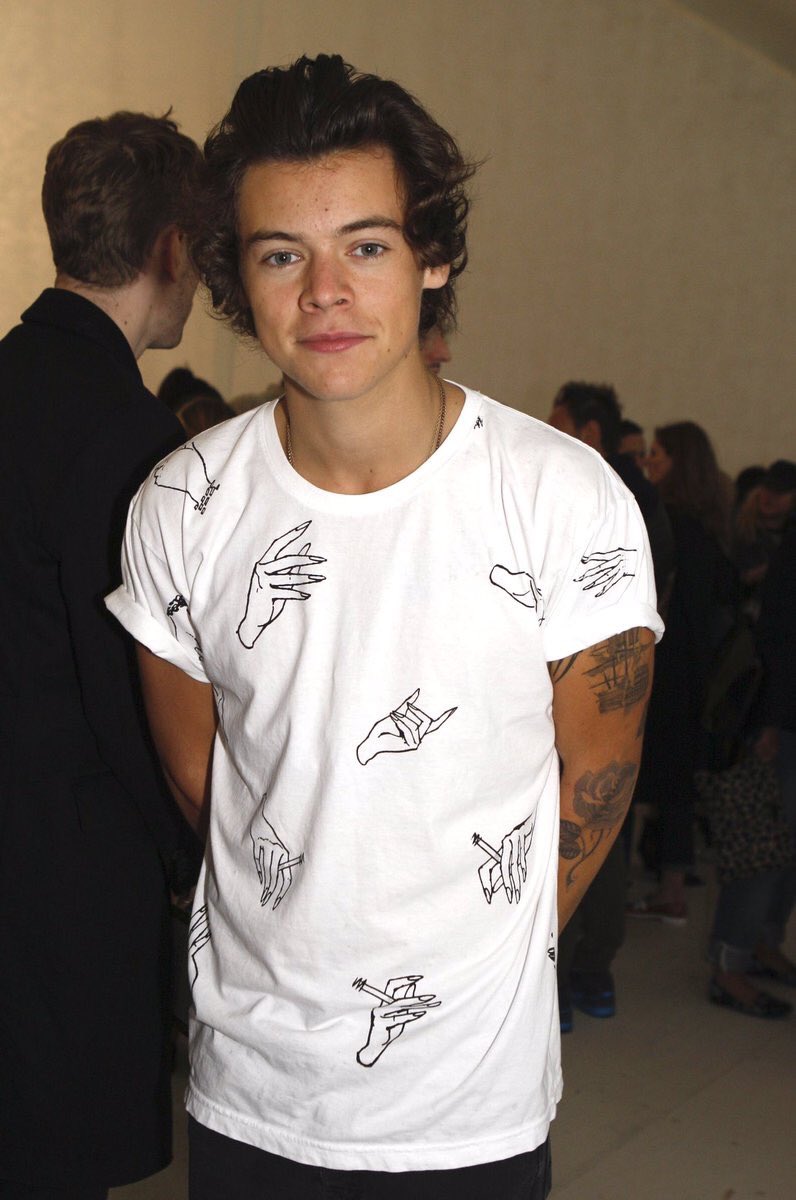 can he wear that top again pls