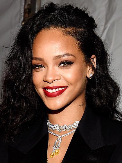 reallyjustine's tweet photo. been told i look like @rihanna but i don't see it. #rihanna #onlynotreally https://t.co/SFAj9pPrqK