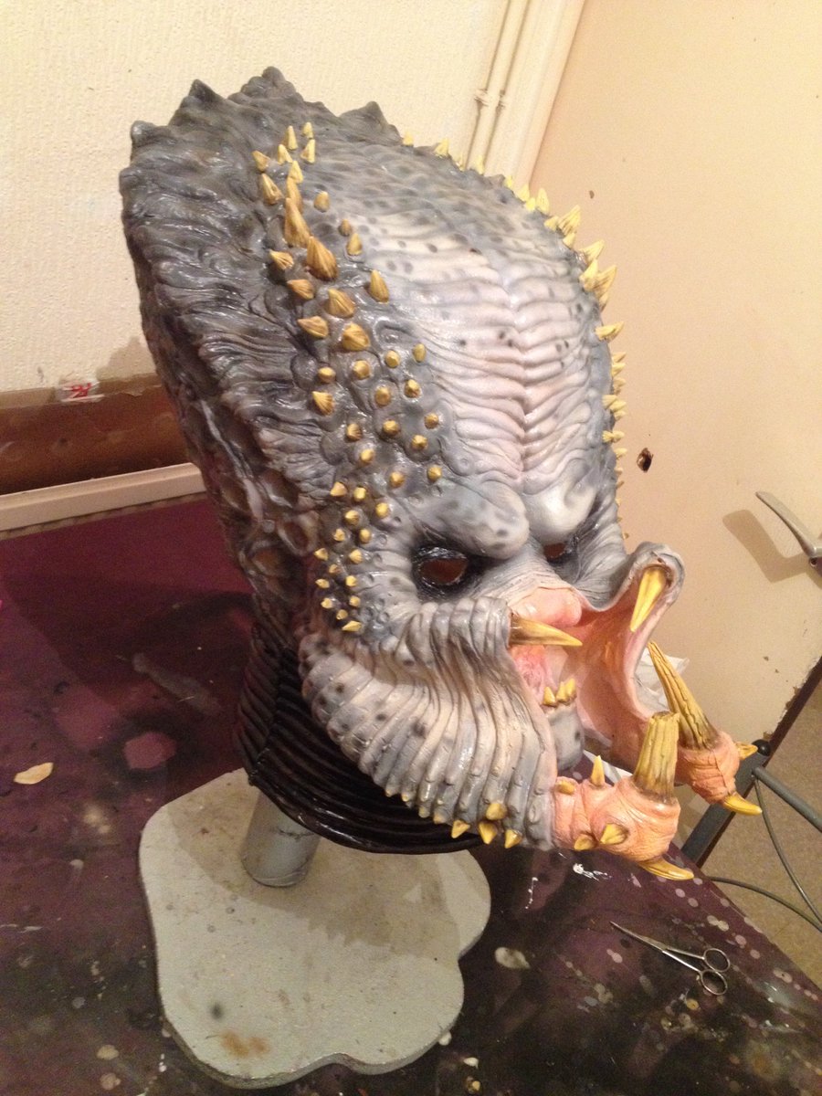 JamesHowgatefx's tweet photo. Elder Predator Mask coming on nicely. https://t.co/Ttye85U6jQ