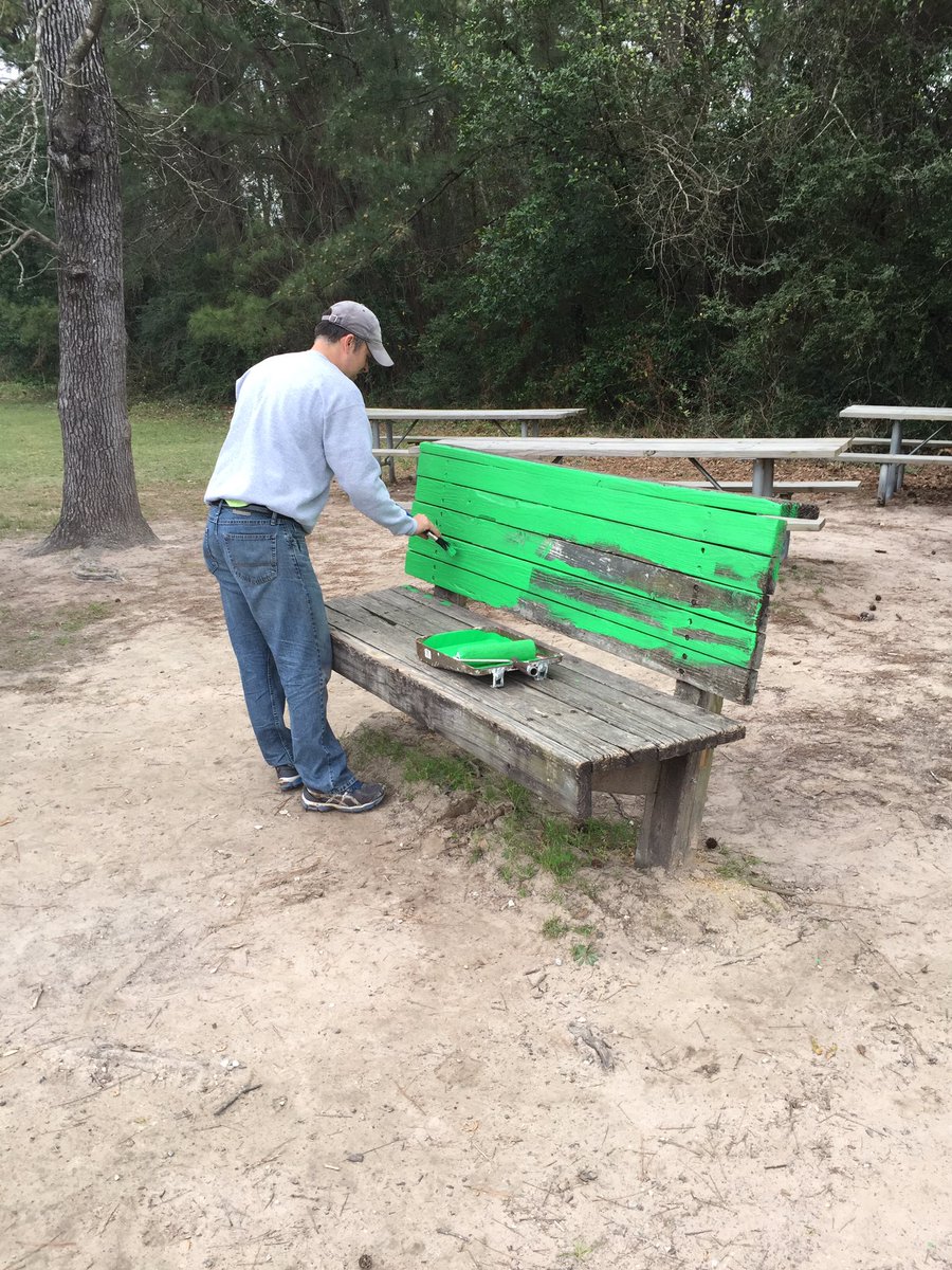 HumbleISD_GTE's tweet photo. We appreciate the families who came out to clean up our grounds! #wetpaint #bringarake @HumbleISD https://t.co/2fAv86Fmc3