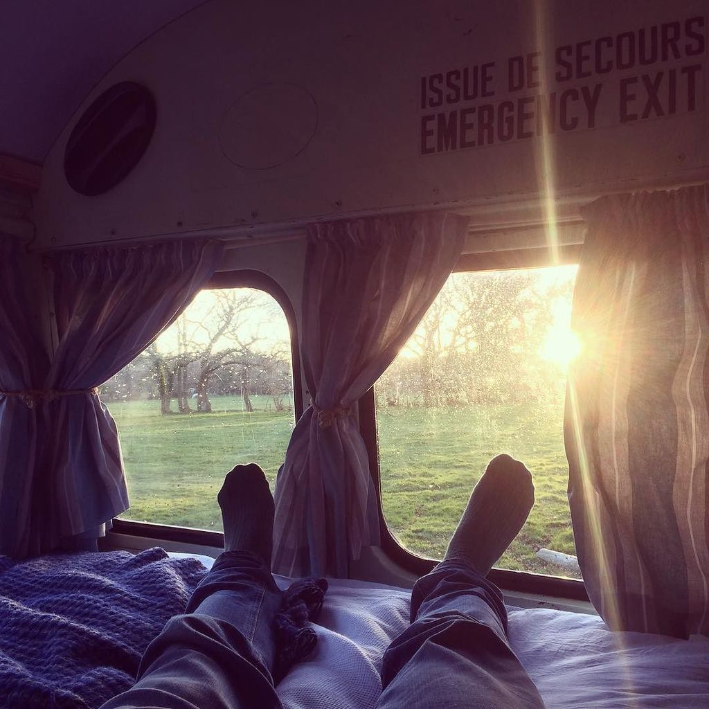 canopyandstars's tweet photo. Hanging out at back of the bus. Sun setting on beautiful spring day. Tom #CSonTheRoad https://t.co/RDnyRtlMrp https://t.co/I9tYydPAeX