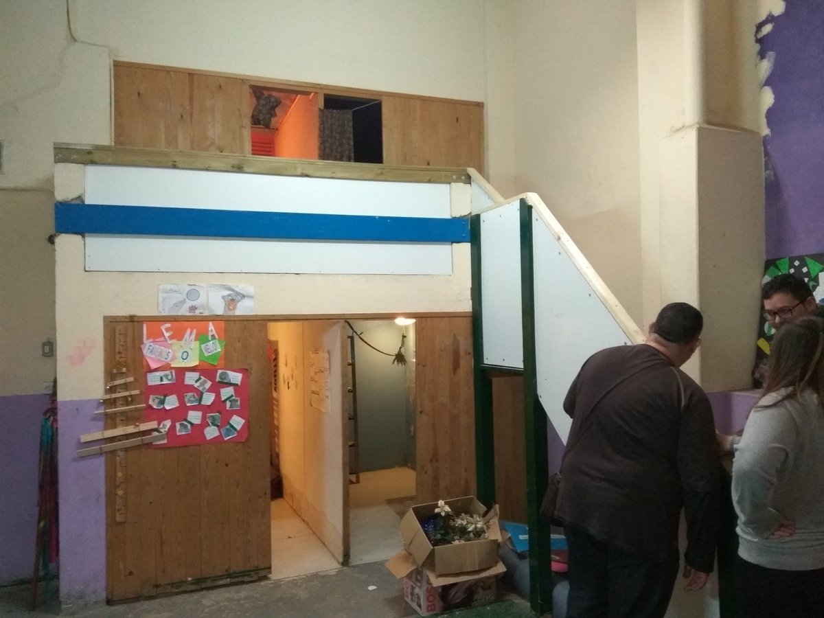 Ya tenemos una hermosisisisima escalera gracias al esfuerzo del comité de padre, muchas gracias 😍😍