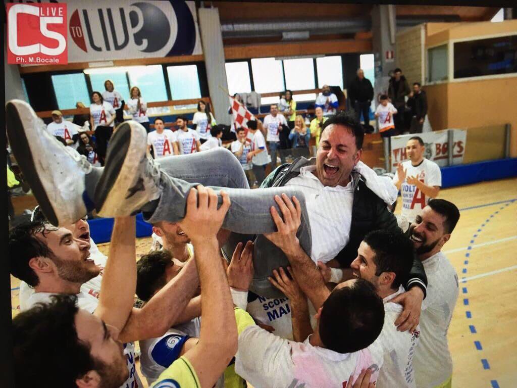 matteoricci's tweet photo. La #Italservice PesaroFano #Calcioa5 promossa in anticipo in A1. Complimenti a tutti. #lorenzopizza #pesarocittàeuropeadellosport #wepesaro https://t.co/NGgaY7hbBV
