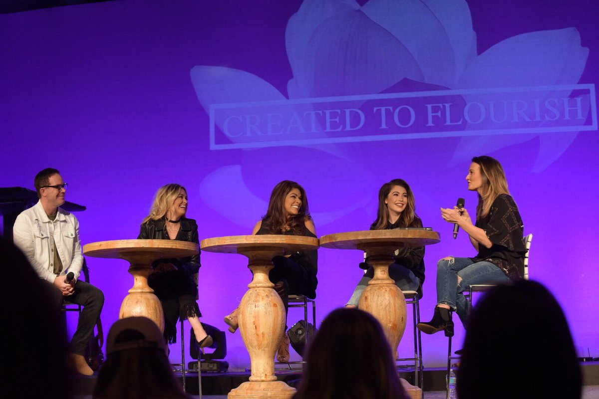 ReThink_Pink's tweet photo. Incredible message and worship @michellegage @andiandrew @CindyPThomas  @BeccaGage at #RethinkPink17! Let's continue to #flourish together! https://t.co/dWFbCtFAgK
