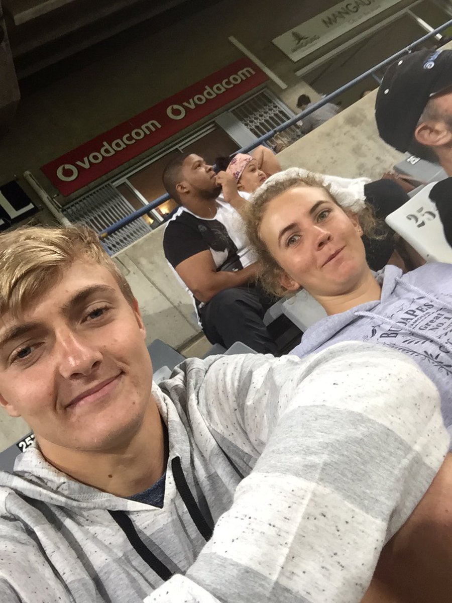 Wick_159's tweet photo. #HiluxInYourHands https://t.co/vpg7WhpRzM