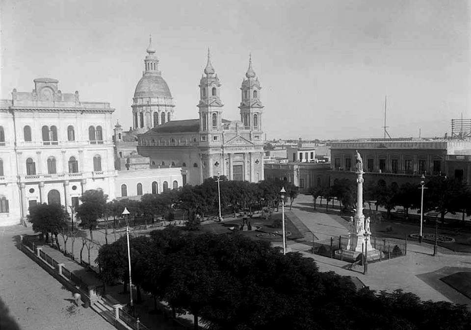 Rosariorecuerdo's tweet photo. En torno a la plaza: Municipalidad, Catedral y Jefatura Política. Símbolos del poder en el Rosario de 1900
https://t.co/X6em159OA1 https://t.co/qHInBQPkCn
