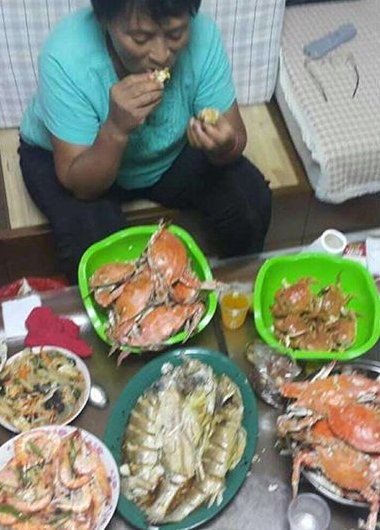 AliceHarding110's tweet photo. Like liar #MarcChing #MrsYang also claimed to be vegan (also a good buddhist!). Non stop lies from the Yulin scammers! And their supporters! https://t.co/YPjplp69Dp
