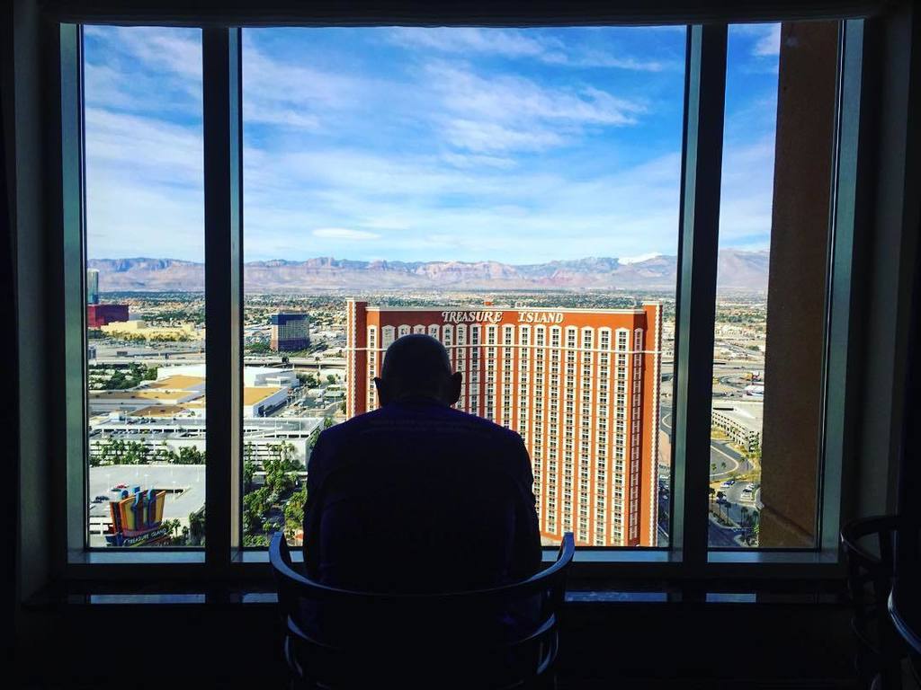 RobbieKay_'s tweet photo. King of #Vegas 👑 https://t.co/2FACN2Tcam https://t.co/KcX49SlLOZ