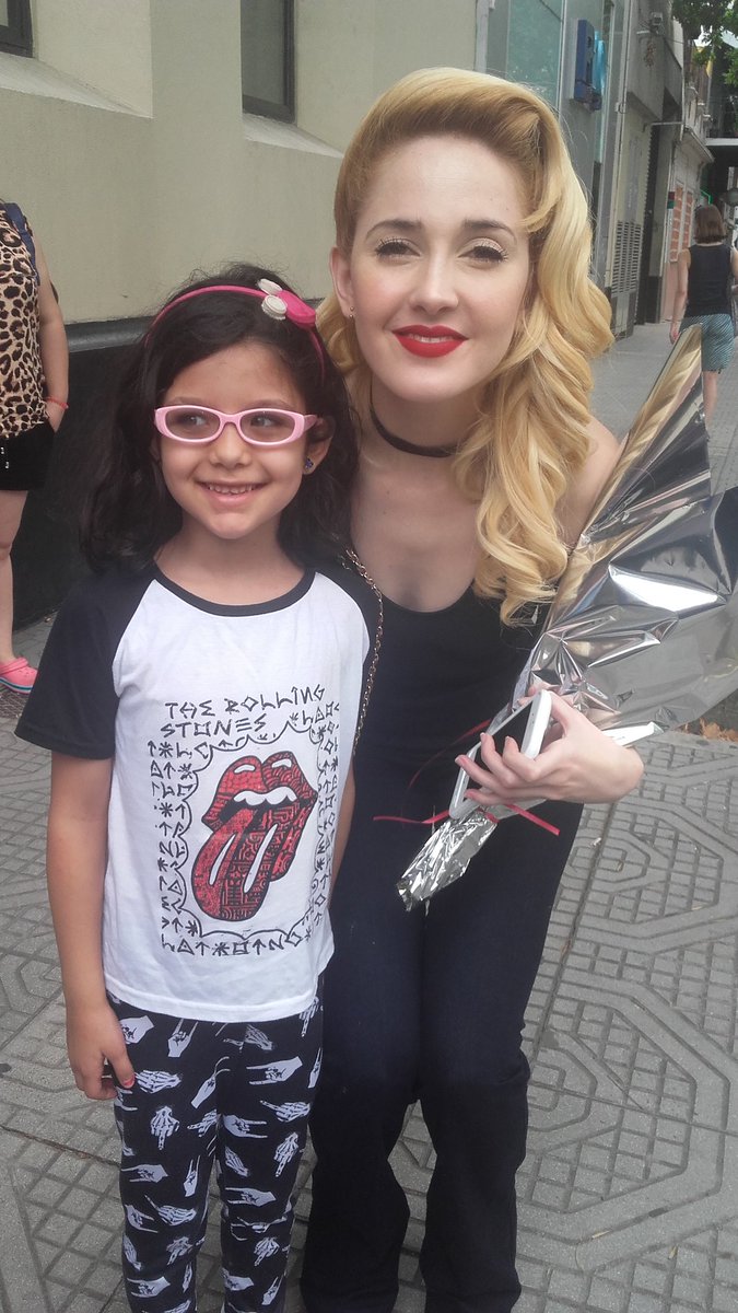 sunsetvicky's tweet photo. gracias por todoooo!!! sos muy hermosa y muy dulce❤❤ te mereces lo mejor 🌟 https://t.co/oQshHMuFCA
