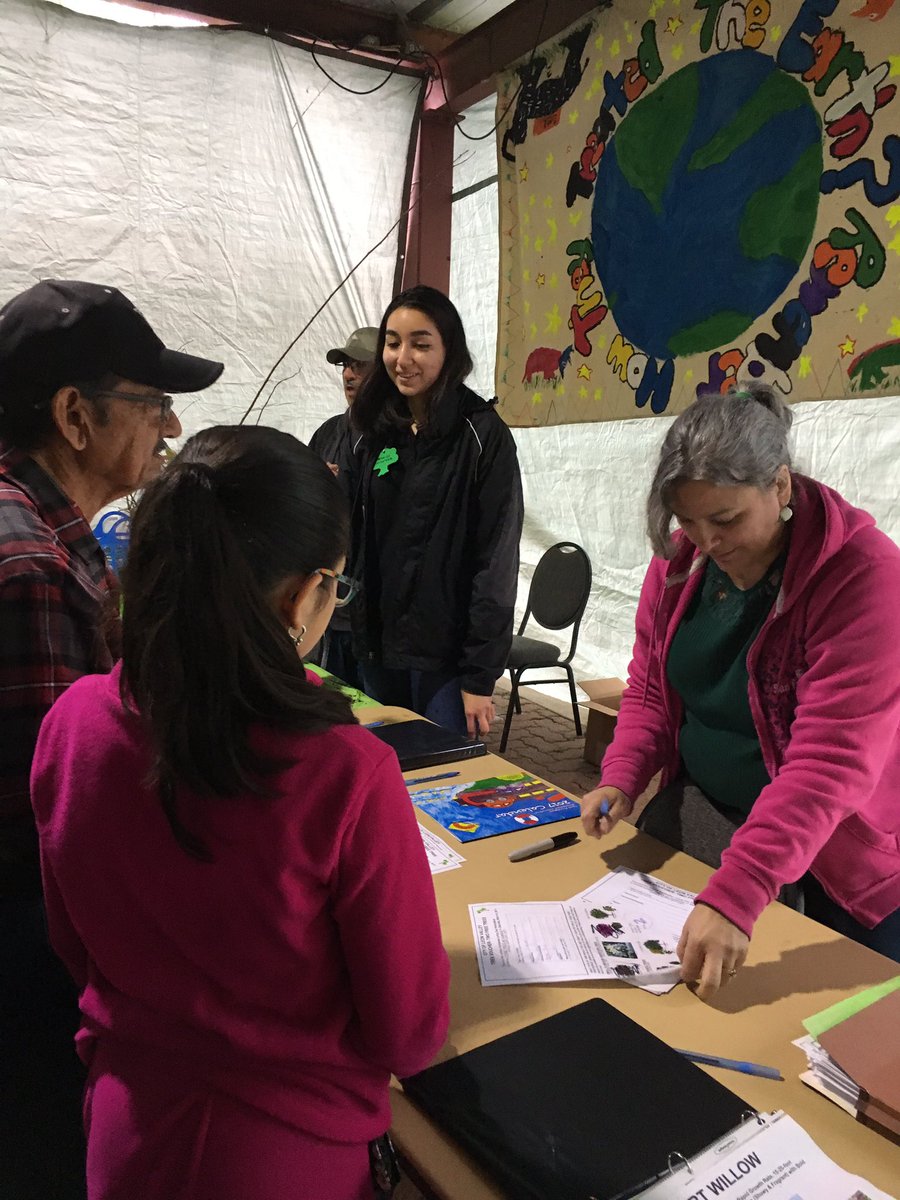 SNHSMarshall's tweet photo. Happy Earthwise Living Day! 🌎
Saving the earth one tree at a time at Leon Valley Community Center's annual Earthwise Event! 🌲🌳🍃🌹 https://t.co/GH6nrXNCTC