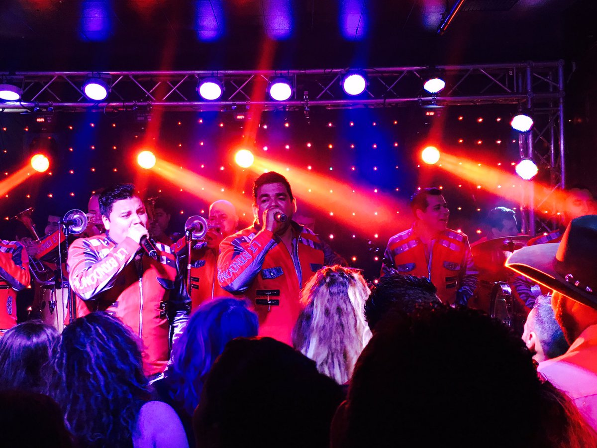 b_ranchoviejo's tweet photo. Gracias Gilroy CA por cantar y bailar al Ritmo de la BANDONONONA #QueMachin y seguimos #DejandoHuella 👣 https://t.co/4wb7lrUlBv