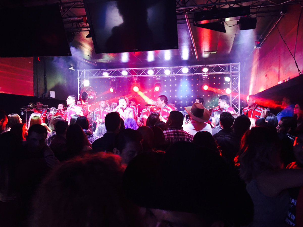 b_ranchoviejo's tweet photo. Gracias Gilroy CA por cantar y bailar al Ritmo de la BANDONONONA #QueMachin y seguimos #DejandoHuella 👣 https://t.co/4wb7lrUlBv