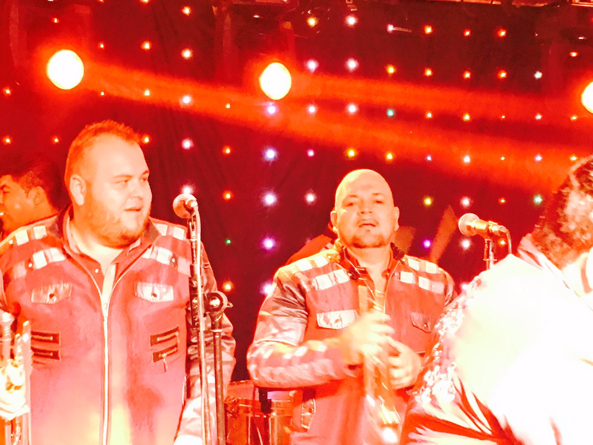 b_ranchoviejo's tweet photo. Gracias Gilroy CA por cantar y bailar al Ritmo de la BANDONONONA #QueMachin y seguimos #DejandoHuella 👣 https://t.co/1UBchobLs5