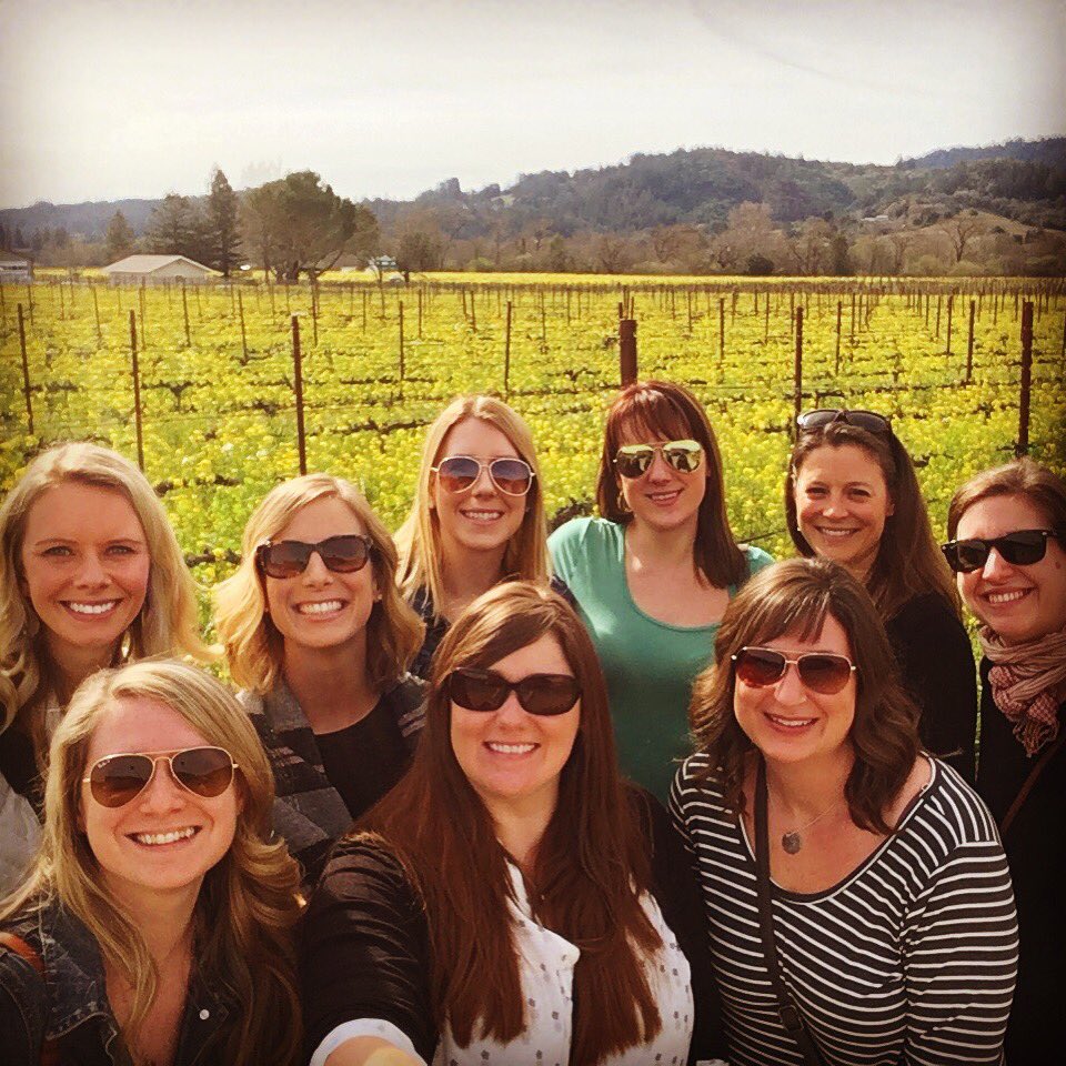 Gleesonmg214's tweet photo. Beautiful day with lifelong besties ❤ #WineDineClassof99 #wegot99problemsbutwineaintone https://t.co/PR5axMhe7C