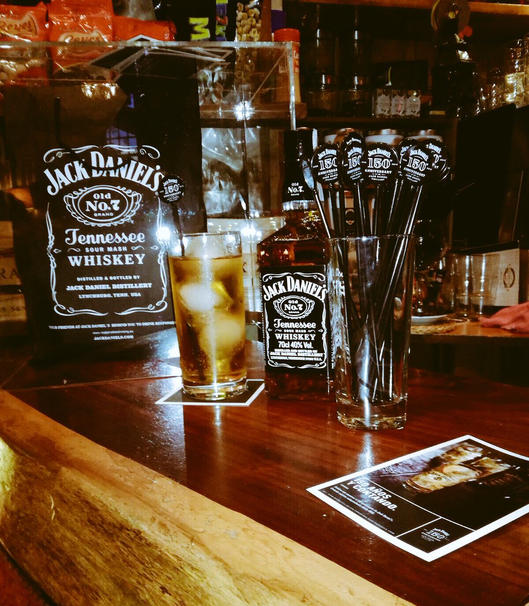 Hoy tenemos acción #jackdaniels en #cafetarifaloungebar #sevilla